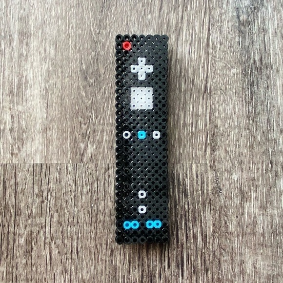 Wii controller game Nintendo gamer magnet perler beads handmade - Picture 1 of 2